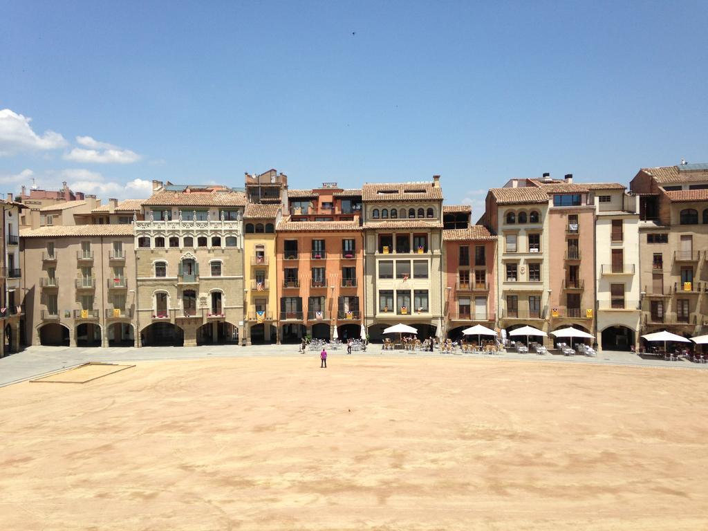 Apartaments Vicus 1 Con Vistas A La Plaza Mayor De Vic Exterior foto